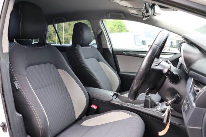 2025 Toyota Avensis