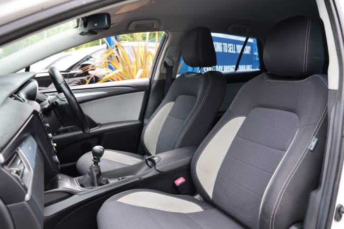 2025 Toyota Avensis