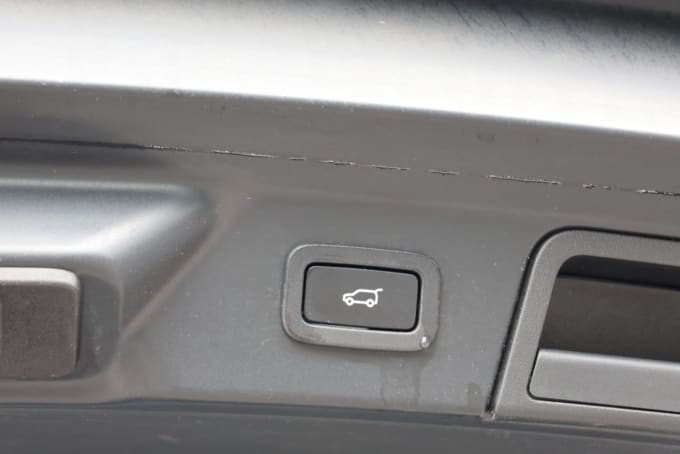 2025 Land Rover Range Rover Velar