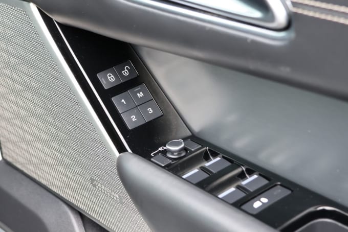 2025 Land Rover Range Rover Velar