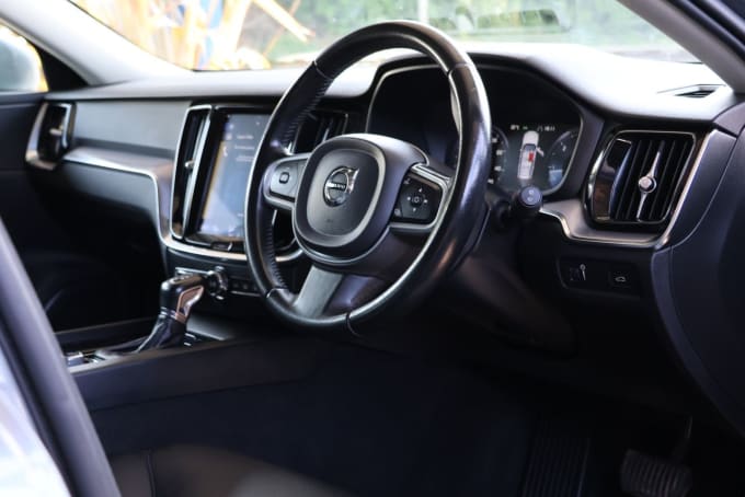 2025 Volvo V60