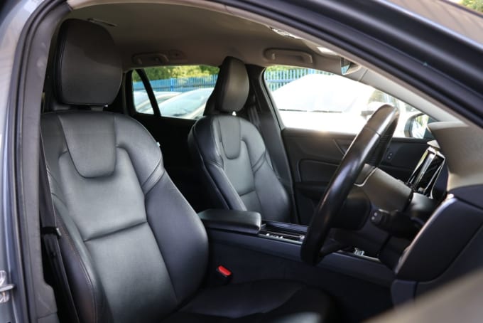 2025 Volvo V60