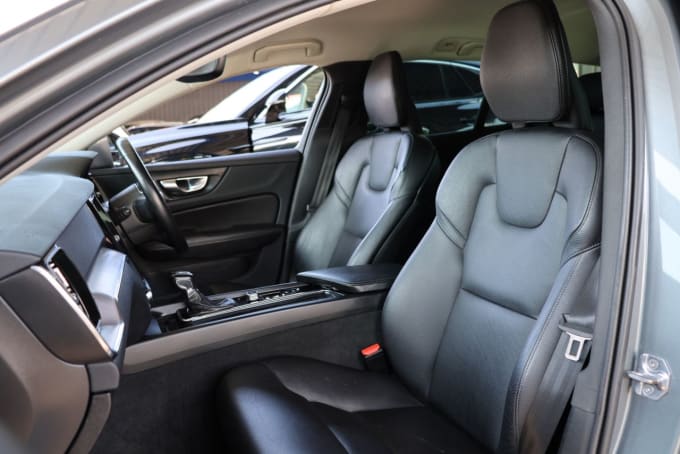 2025 Volvo V60