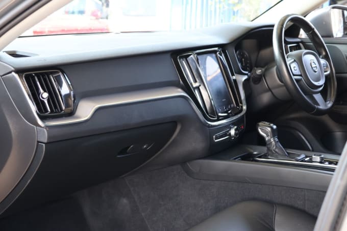 2025 Volvo V60