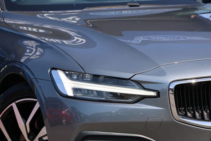 2025 Volvo V60