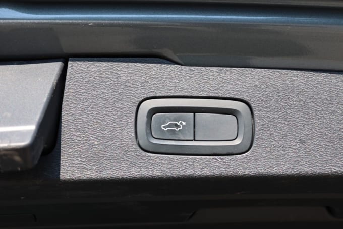 2025 Volvo V60