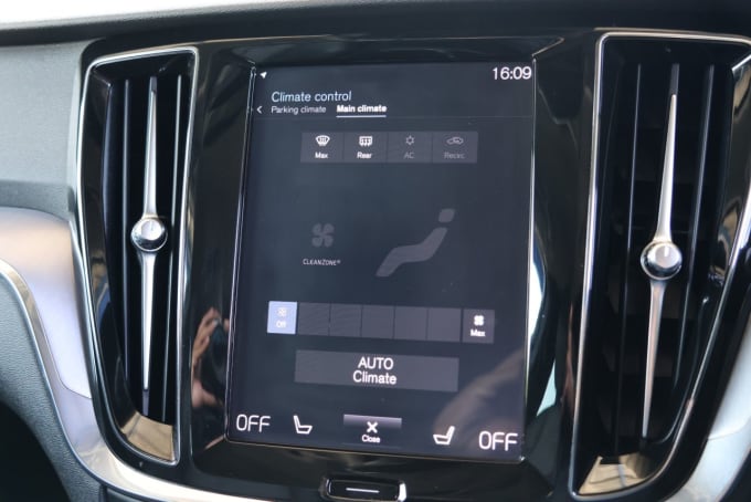 2025 Volvo V60
