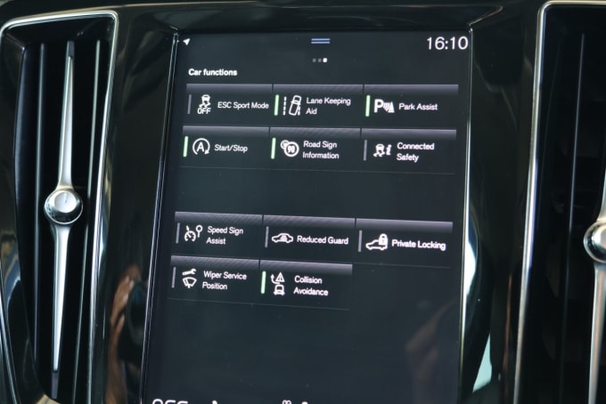 2025 Volvo V60
