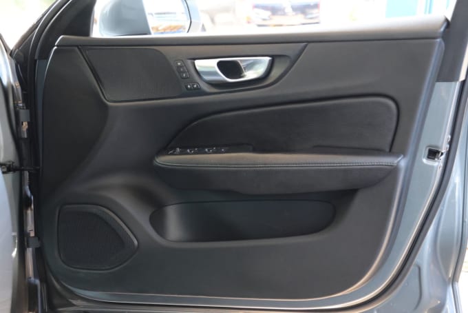 2025 Volvo V60