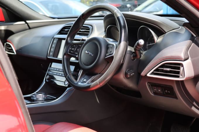 2025 Jaguar Xe
