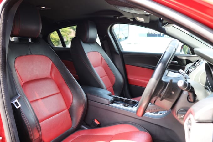 2025 Jaguar Xe
