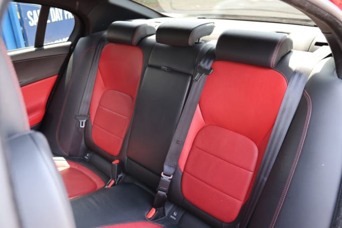 2025 Jaguar Xe