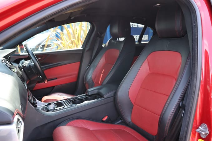 2025 Jaguar Xe