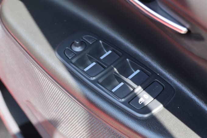 2025 Jaguar Xe