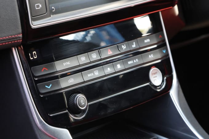 2025 Jaguar Xe