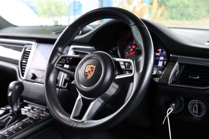 2025 Porsche Macan