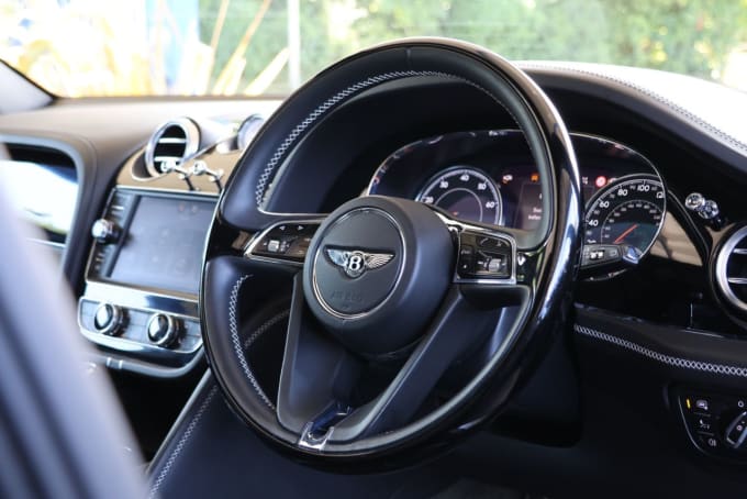 2025 Bentley Bentayga