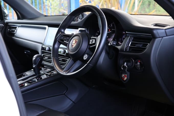 2025 Porsche Macan