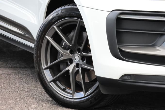 2025 Porsche Macan