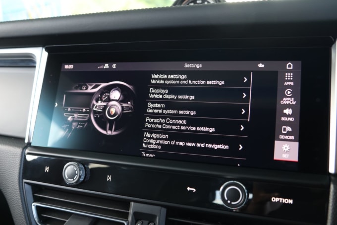 2025 Porsche Macan