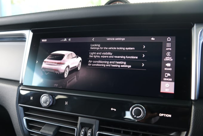 2025 Porsche Macan