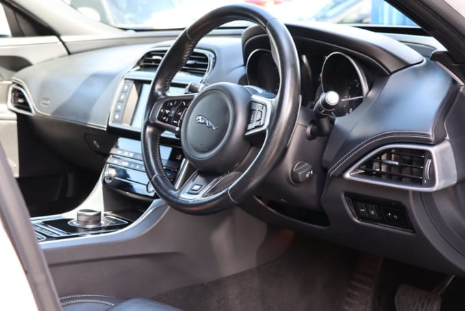 2025 Jaguar Xe