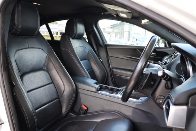 2025 Jaguar Xe