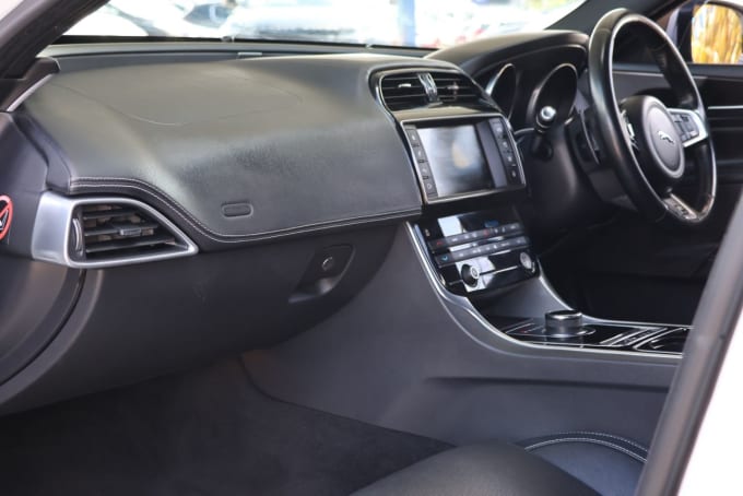 2025 Jaguar Xe