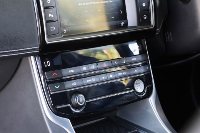 2025 Jaguar Xe