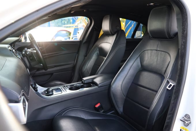 2025 Jaguar Xe