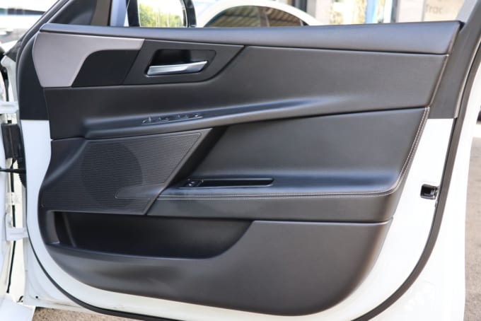 2025 Jaguar Xe