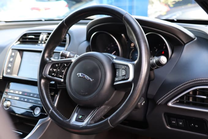 2025 Jaguar Xe