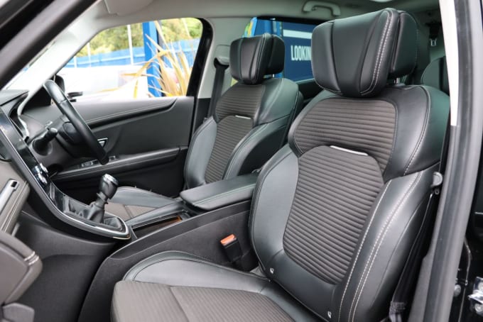 2025 Renault Scenic