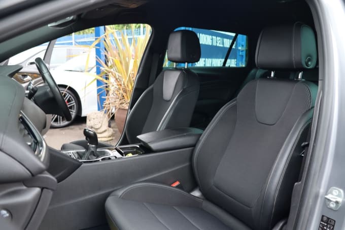2025 Vauxhall Insignia