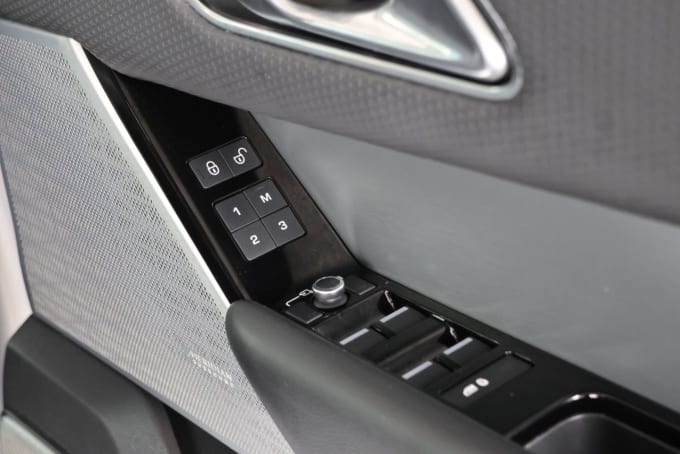 2025 Land Rover Range Rover Velar