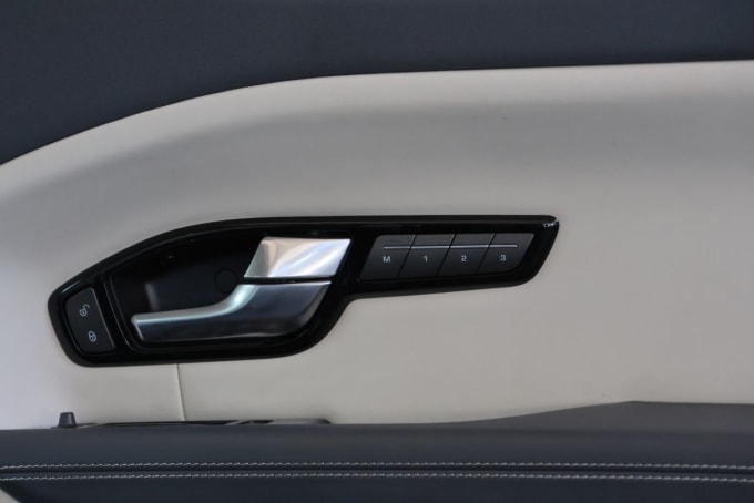 2025 Land Rover Range Rover Evoque