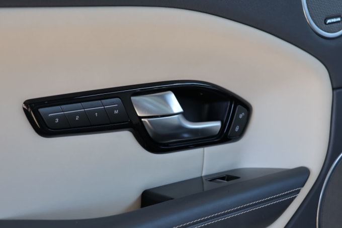 2025 Land Rover Range Rover Evoque
