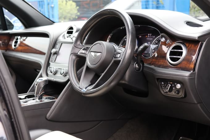 2025 Bentley Bentayga
