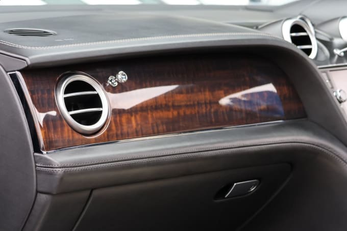 2025 Bentley Bentayga