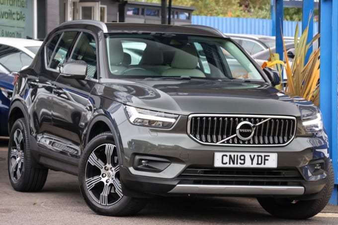 2025 Volvo Xc40