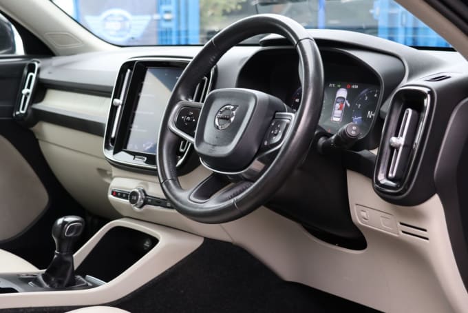 2025 Volvo Xc40