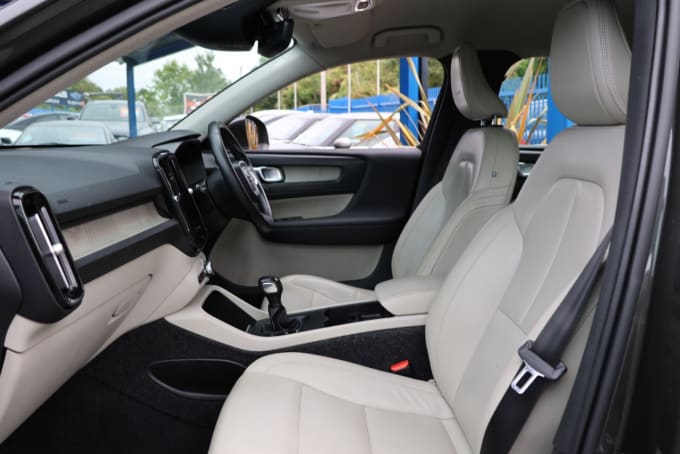 2025 Volvo Xc40