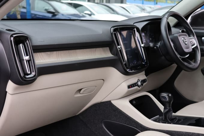 2025 Volvo Xc40