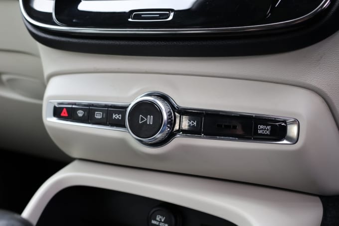 2025 Volvo Xc40