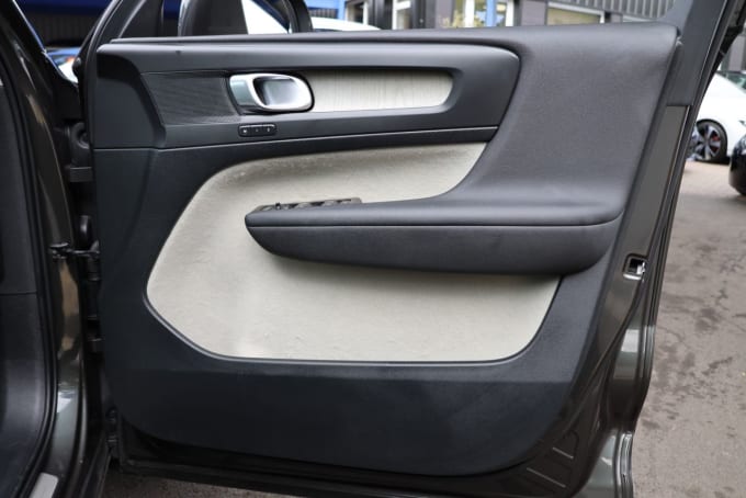 2025 Volvo Xc40