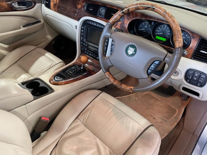 2025 Jaguar Xj