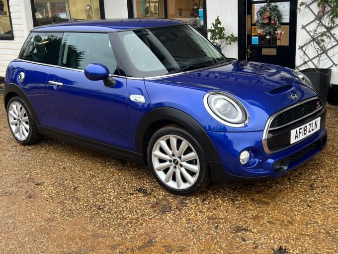 2025 Mini Hatch