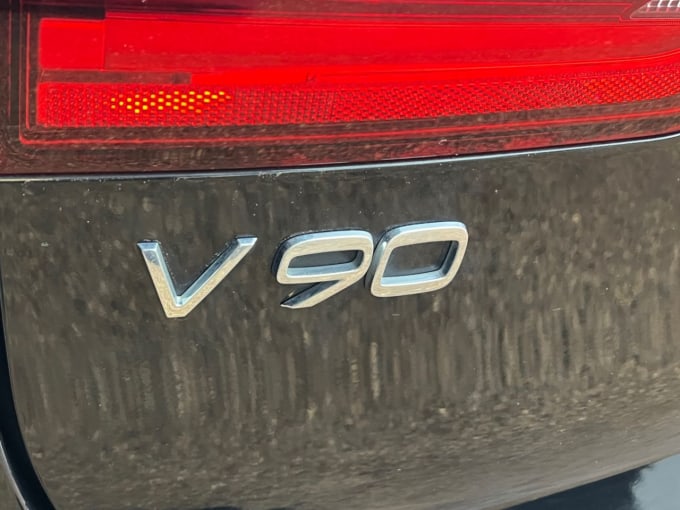 2025 Volvo V90