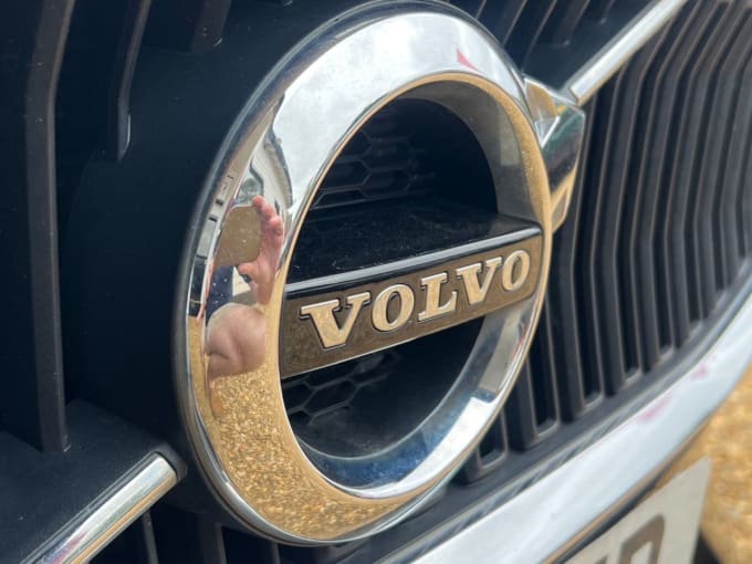 2025 Volvo V60