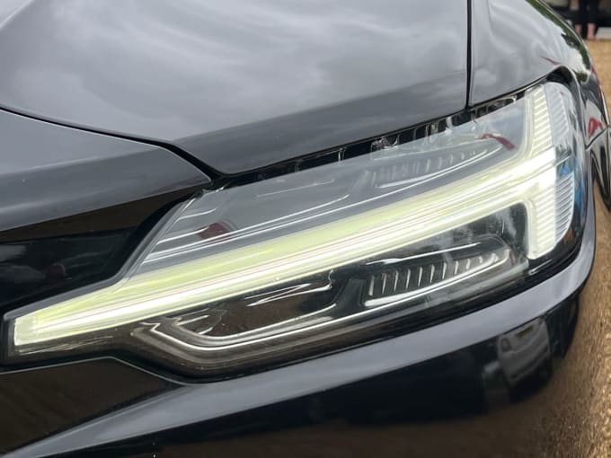 2025 Volvo V60